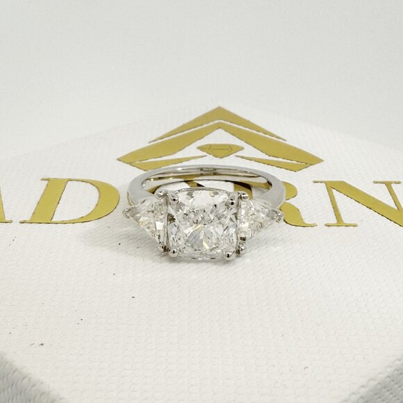 18K Cushion Cut Engagement Ring - Picture 4 of 4